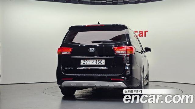 Kia Canival 2018 — photo 4