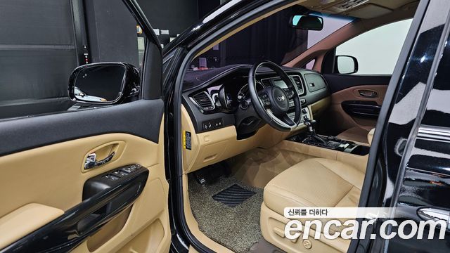 Kia Canival 2018 — photo 10