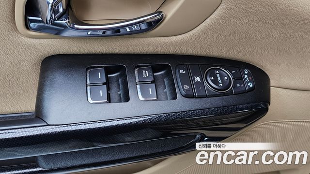 Kia Canival 2018 — photo 17