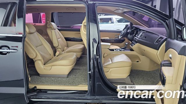 Kia Canival 2018 — photo 18