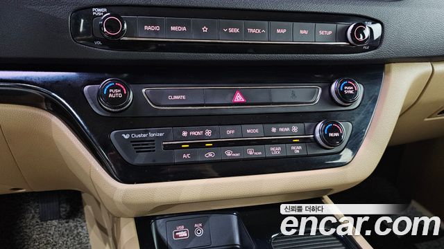 Kia Canival 2018 — photo 19