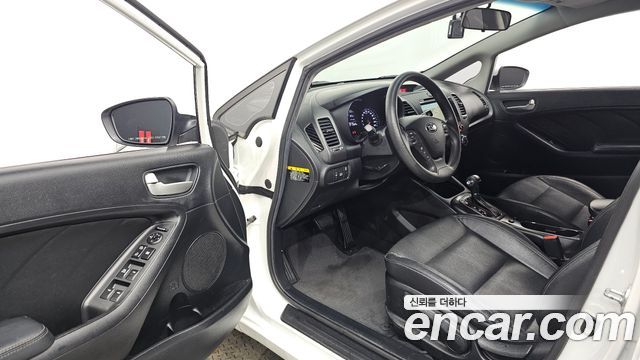 Kia K3 2014 — photo 13