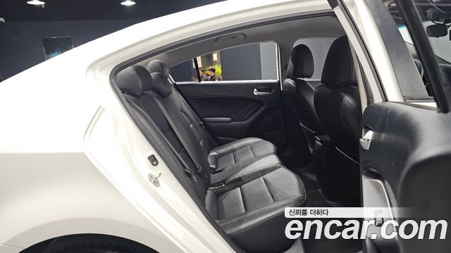 Kia K3 2014 — photo 17