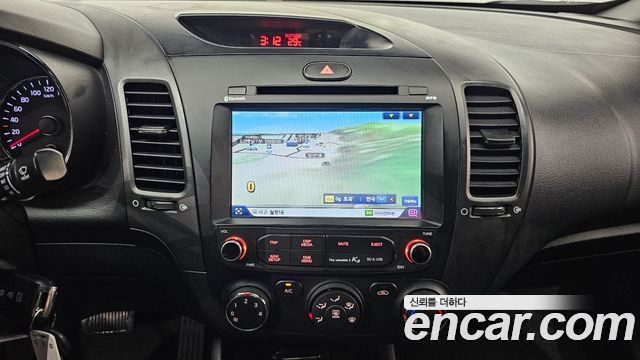 Kia K3 2014 — photo 19