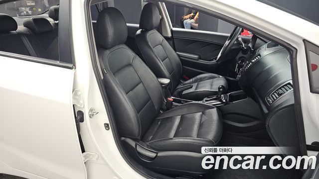 Kia K3 2014 — photo 16