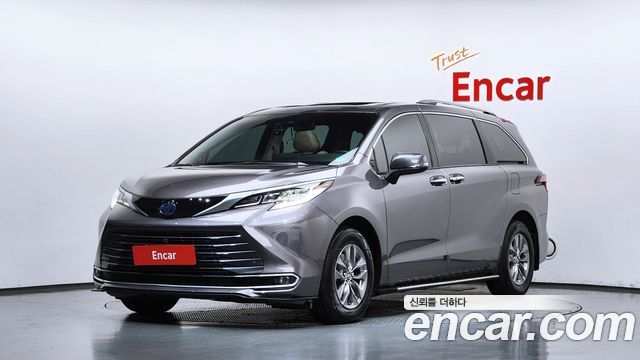 Toyota Sienna 2023 — photo 1