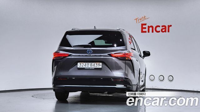 Toyota Sienna 2023 — photo 4