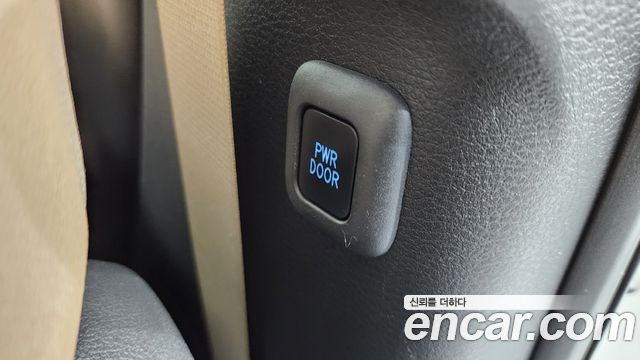 Toyota Sienna 2023 — photo 24