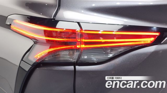 Toyota Sienna 2023 — photo 9