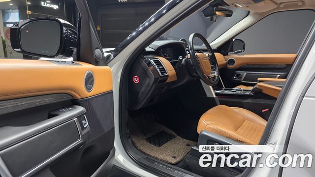Land Rover Discovery 2018 — photo 10