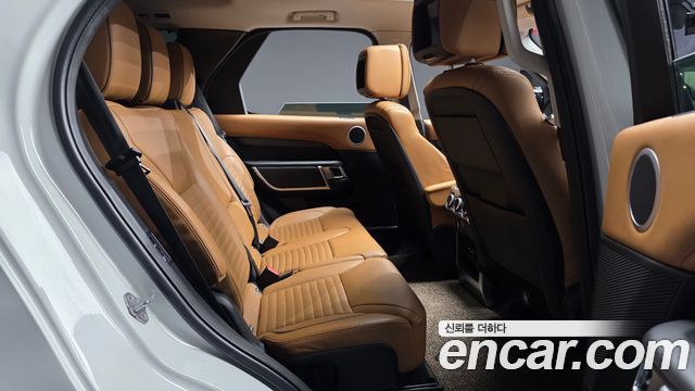 Land Rover Discovery 2018 — photo 11