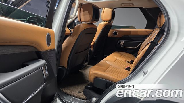 Land Rover Discovery 2018 — photo 12