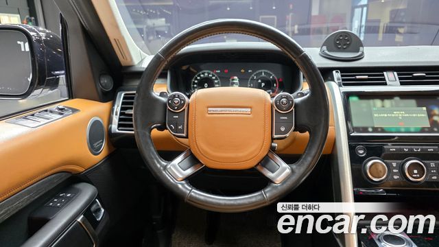 Land Rover Discovery 2018 — photo 14