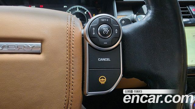 Land Rover Discovery 2018 — photo 17