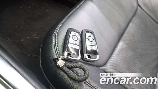 Ford Explorer 2020 — photo 32