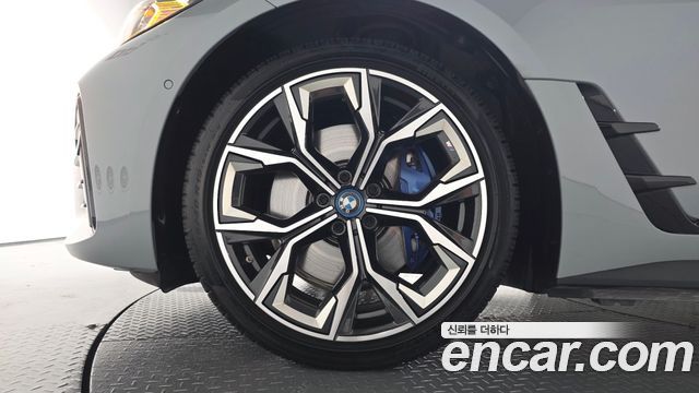 BMW i4 2023 — photo 5