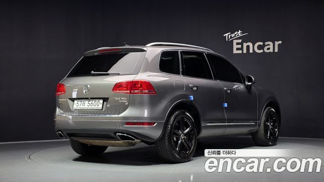 Volkswagen Touareg 2012 — photo 2
