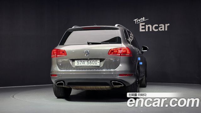Volkswagen Touareg 2012 — photo 4