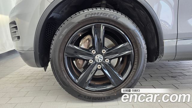 Volkswagen Touareg 2012 — photo 5