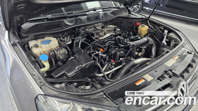 Volkswagen Touareg 2012 — photo 6