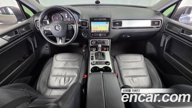 Volkswagen Touareg 2012 — photo 7