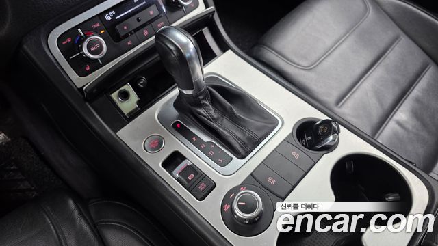 Volkswagen Touareg 2012 — photo 9