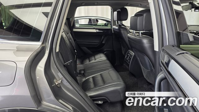 Volkswagen Touareg 2012 — photo 12