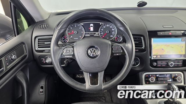 Volkswagen Touareg 2012 — photo 13