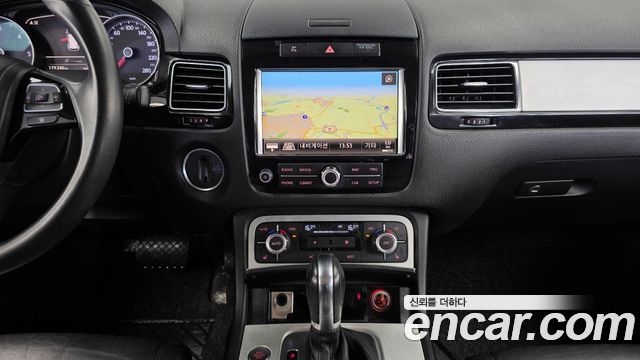 Volkswagen Touareg 2012 — photo 14