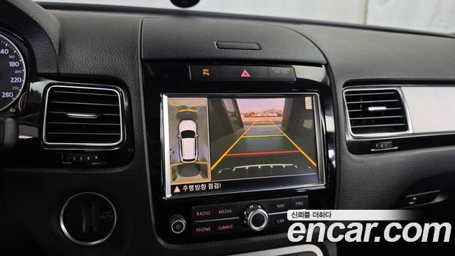 Volkswagen Touareg 2012 — photo 15
