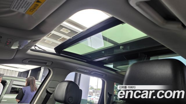 Volkswagen Touareg 2012 — photo 17