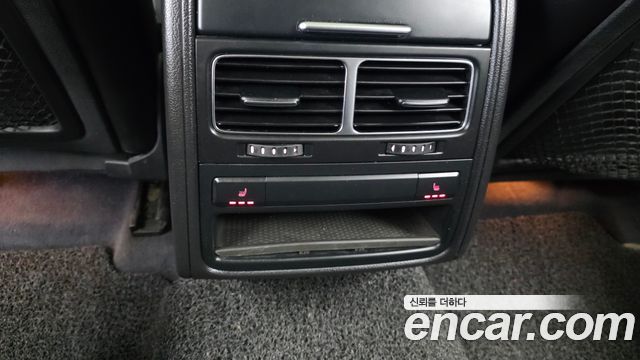 Volkswagen Touareg 2012 — photo 19
