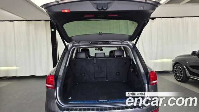 Volkswagen Touareg 2012 — photo 20