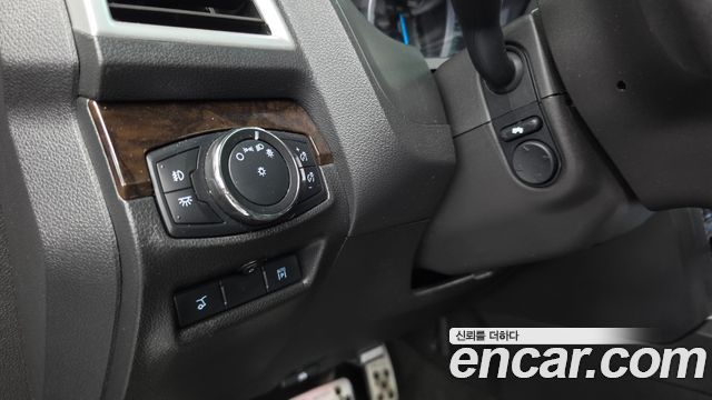 Ford Explorer 2015 — photo 16