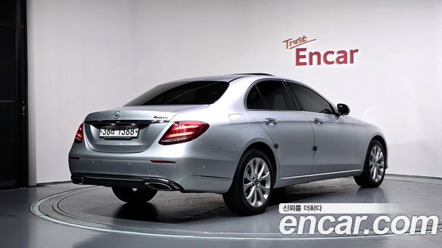 Mercedes-Benz E-Class 2018 — photo 2