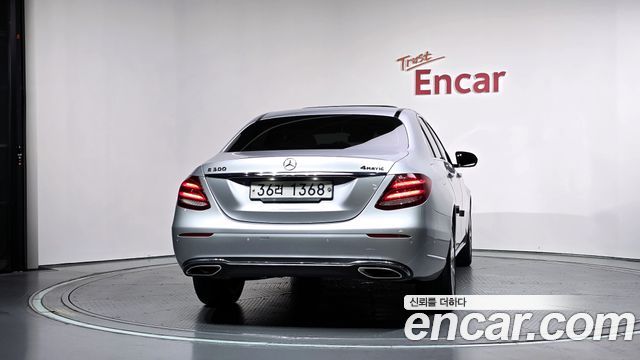 Mercedes-Benz E-Class 2018 — photo 4