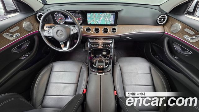 Mercedes-Benz E-Class 2018 — photo 10