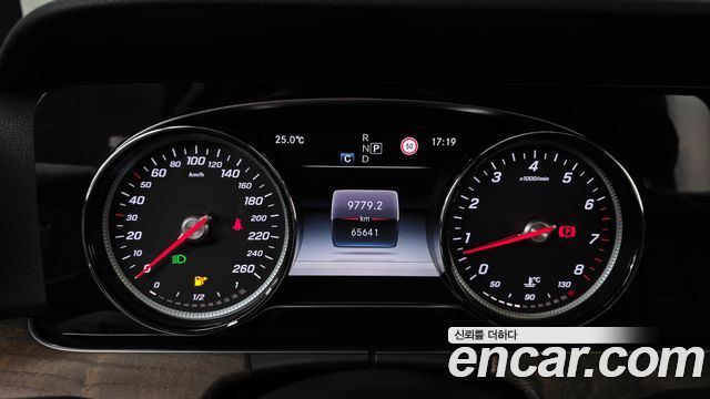 Mercedes-Benz E-Class 2018 — photo 11