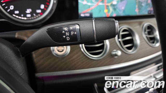 Mercedes-Benz E-Class 2018 — photo 12