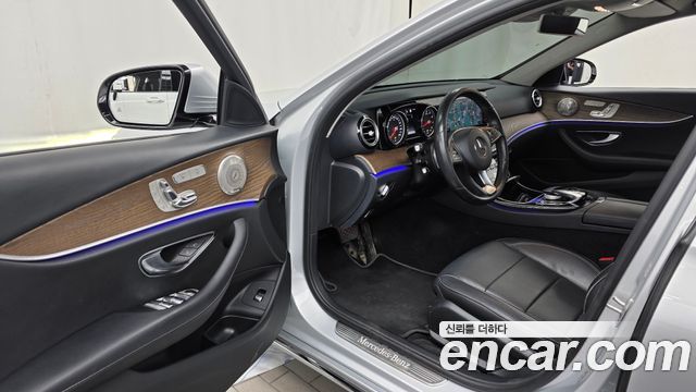Mercedes-Benz E-Class 2018 — photo 13