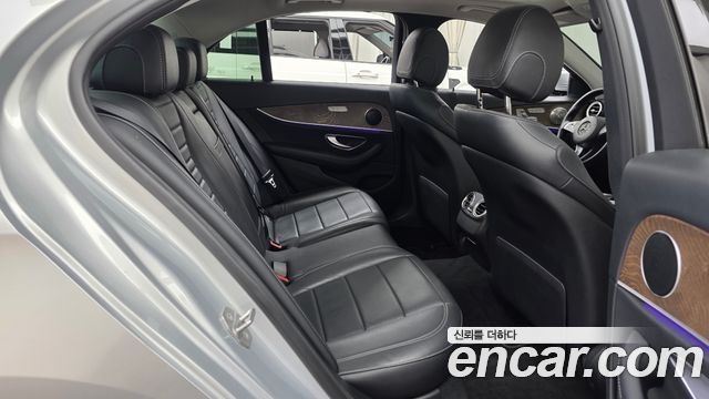 Mercedes-Benz E-Class 2018 — photo 17