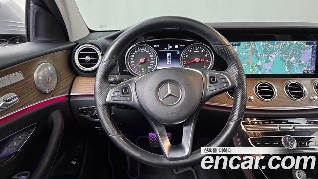 Mercedes-Benz E-Class 2018 — photo 18