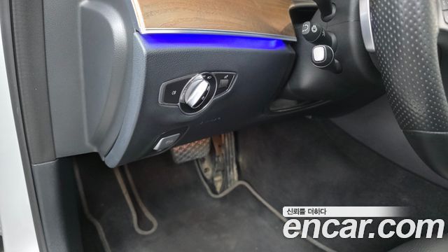Mercedes-Benz E-Class 2018 — photo 23