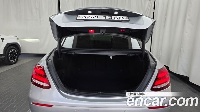 Mercedes-Benz E-Class 2018 — photo 26