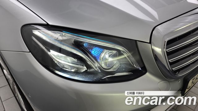 Mercedes-Benz E-Class 2018 — photo 8