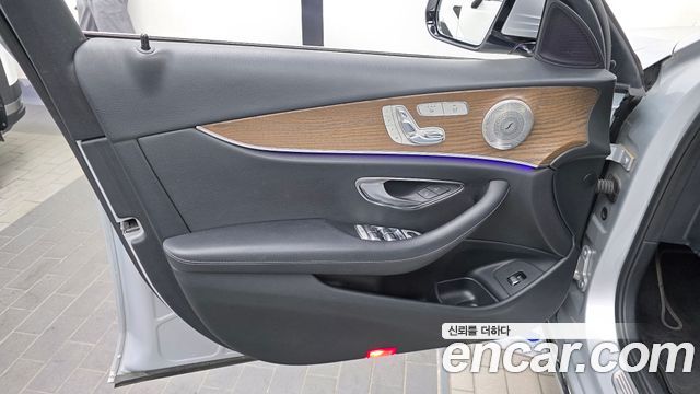 Mercedes-Benz E-Class 2018 — photo 14