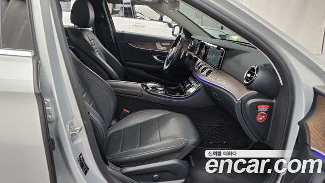 Mercedes-Benz E-Class 2018 — photo 16