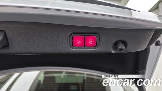 Mercedes-Benz E-Class 2018 — photo 30