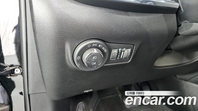 Jeep Compass 2022 — photo 28