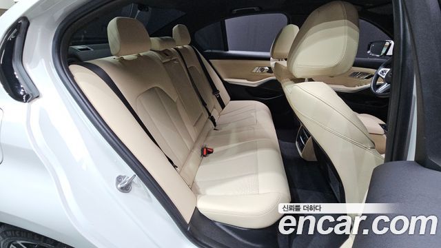 BMW 3-Series 2023 — photo 17